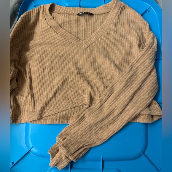 BUNDLE:Shein Cropped Tank, Cropped Long Sleeve and Skirt - Picture 3 of 8